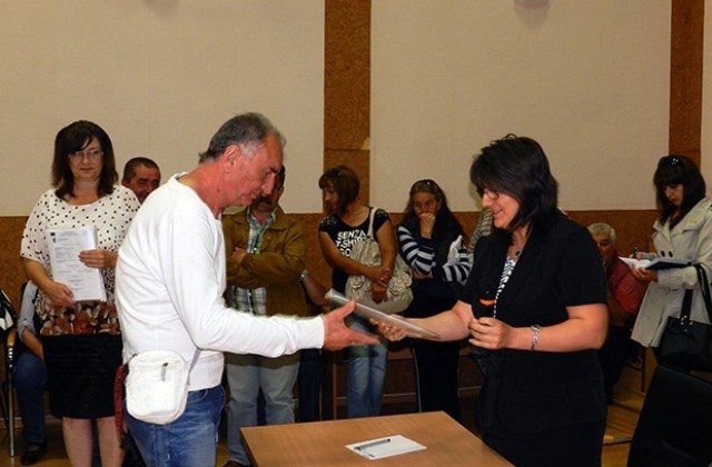 Назначиха на работа безработни по проект „Подкрепа за заетост