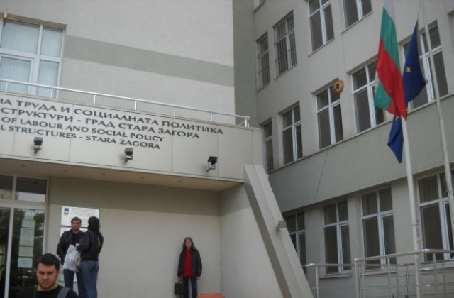 1159 са постъпилите на работа в областта през месец май