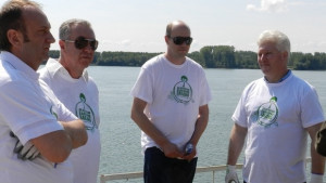 Международна акция за почистване на крайбрежието на река Дунав