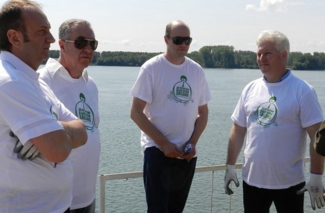 Международна акция за почистване на крайбрежието на река Дунав