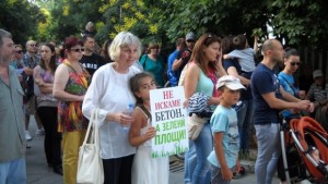 Протестът в Чайка прати реститутите в Максуда СНИМКИ