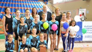 Спортен клуб Стефан Данчев представи новите си акробатки в Държавно
