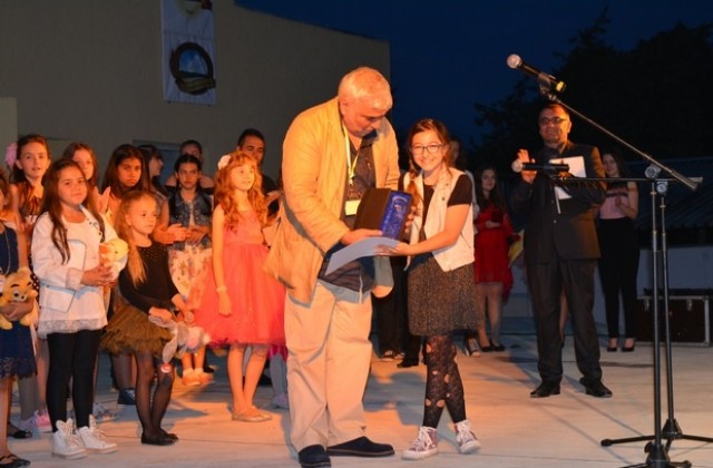 Гран при от конкурса „Нека да е лято!” в Павликени за втори път отива в Бургас