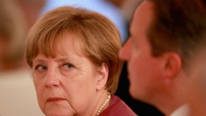 Ангела Меркел покани партийните лидери на кризисна среща за Гърция