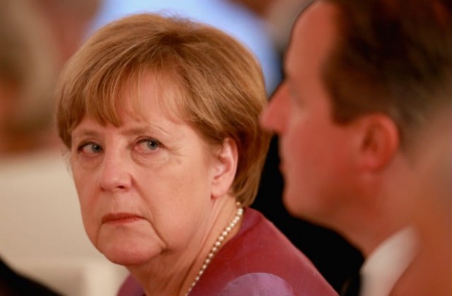 Ангела Меркел покани партийните лидери на кризисна среща за Гърция
