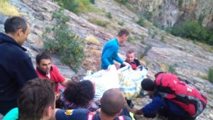 Снимки от спасяването на пострадалата в планината испанка