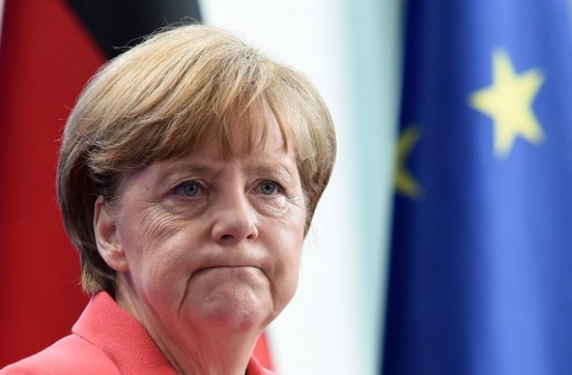 Меркел: Преговори с Гърция може да има след референдума
