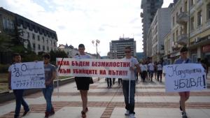 Млади шуменци протестираха с искане за безопасен обществен транспорт