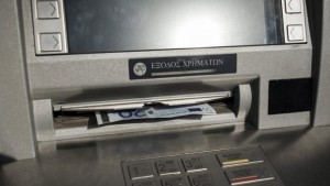 Standard and Poor s понижи кредитния рейтинг на Гърция с