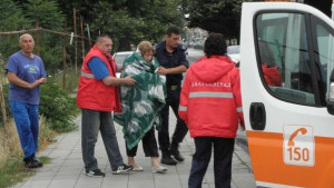 Спасиха жена паднала във водите на река Бистрица