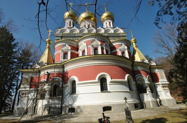 Обраха „Златната” църква в Шипка