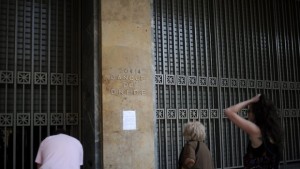 Гърция отваря банкови клонове за изплащане на пенсии