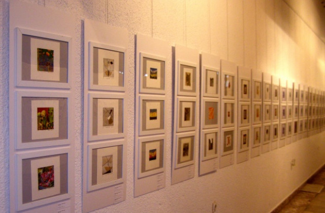 Експозиция на съвременна малка графика подреждат в Стара Загора