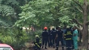 Психично болен нападна баща си и се барикадира в дома
