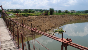 Почистиха коритото на река Белица в Дебелец построиха земна дига