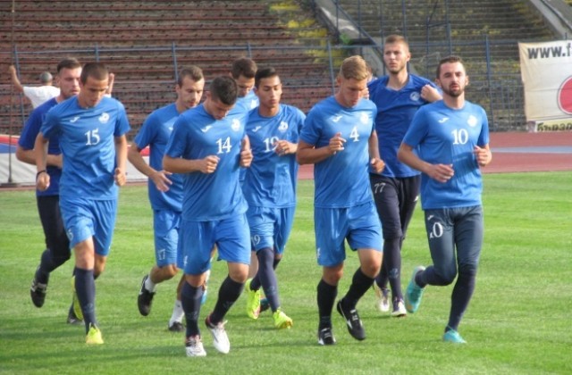 Драконите започват с Лудогорец, подсилват се с вратар