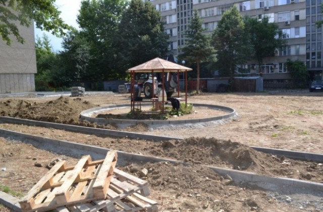 Парк 2.5 дка се изгражда в казанлъшкия кв. „Васил Левски“