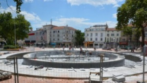 Тестват поливната система на пл Независимост още два пъти фугират