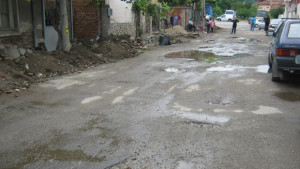 Дупничани поискаха ремонт на улица която не е рехабилитирана от