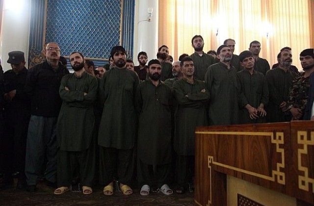 Отмениха смъртните присъди на мъже, линчували невинна жена в Кабул