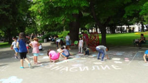 В конкурси за рисунки и есе ученици показват своят свят