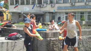 Водни войни 2 се провеждат днес следобед на пл Възраждане