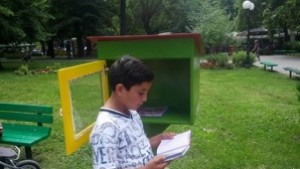 Деца разгледаха мобилните библиотеки