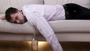 Каква е връзката между алкохола и хъркането