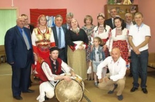 Руски младежи са се посветили на българския фолклор