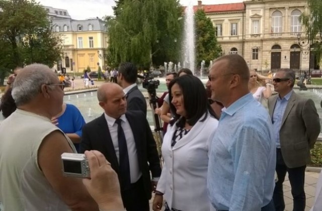 Лиляна Павлова обещава над 2000 сгради да бъдат одобрени за саниране