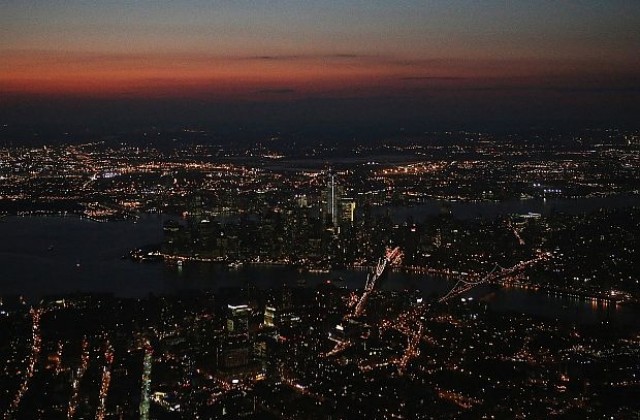 Гръцката криза вгорчи медения месец на младоженци в Ню Йорк