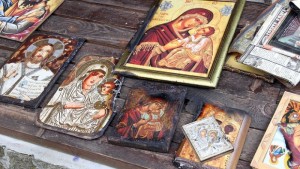 Продължават разпитите за опожарените икони над Сопот