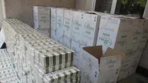 Издирват водач на бус с нелегални цигари