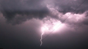 Дъжд и гръмотевици край морето