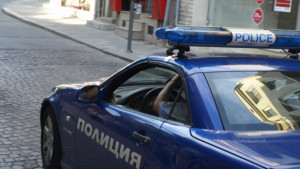 Търсят шофьор блъснал дете и избягал