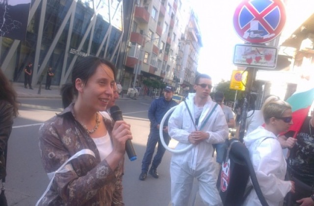 Протест в София срещу търговските споразумения на ЕС със САЩ и Канада