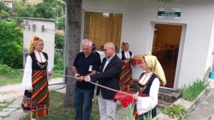 Паметна плоча на загиналите във войните и пенсионерски клуб откриха