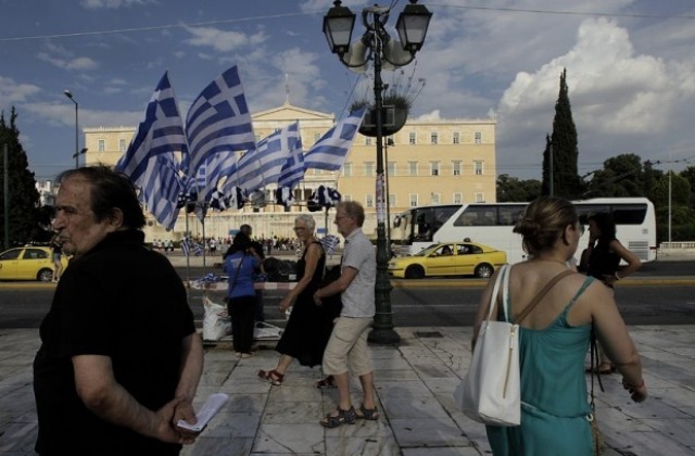 Изравнени сили и неяснота преди референдума в Гърция