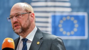 Шулц предлага спешни кредити за Гърция