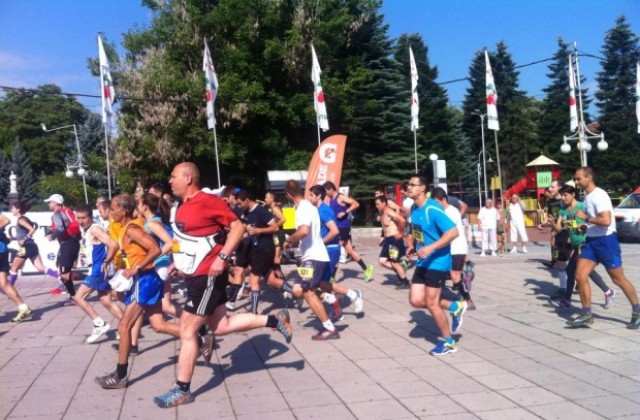 Стотина състезатели стартираха в  Осогово Рън 2015