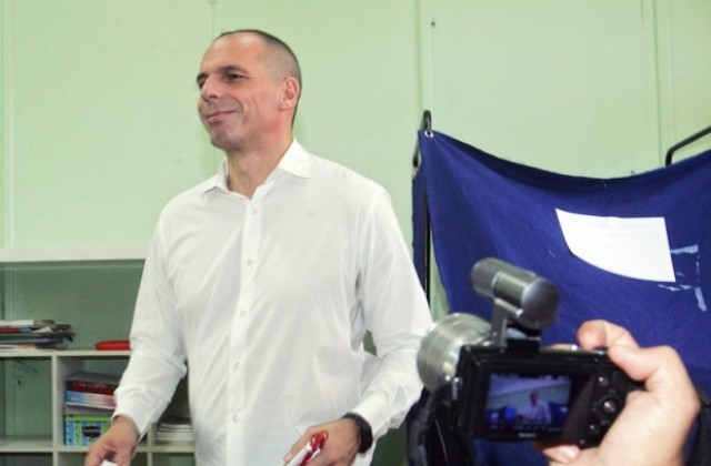 Гърция трябва да покаже мнението си за „ултиматума”, заяви Варуфакис