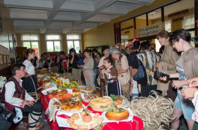 За поредна година в Ресен се веселиха на празник на хляба