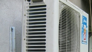 Поредната баба капарира климатик за внука си