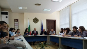 Сираков Да провокираме младите хора да намерят своето място за