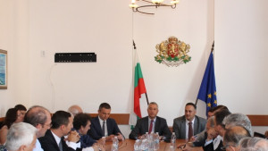 Министър Лукарски Има нужда от стратегия за морската икономика