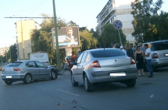 Катастрофа без жертви и ранени, само с поражения по автомобилите