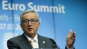 Юнкер с юмрук по трибуната ЕК е готова и за