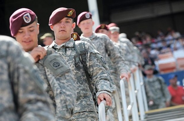 Американската армия съкращава 40 000 войници и 17 000 цивилни служители