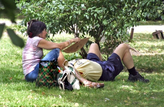 Гореща вълна залива страната, до 30 градуса край морето