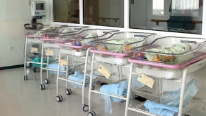 157 бъдещи майки и татковци посетиха Училището за родители